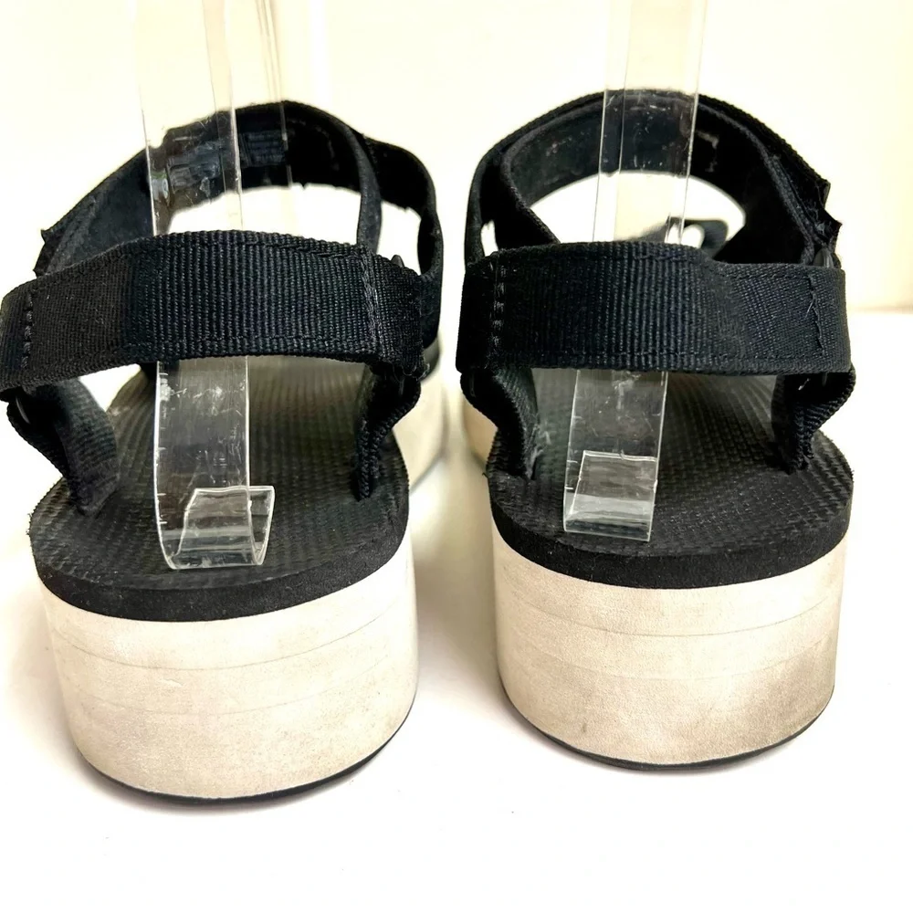 TEVA Flatform Universal sandals in Black womens size 10M Hiking comfy.